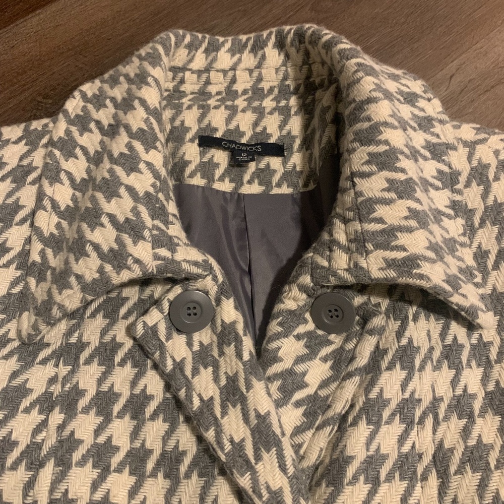 12 Chadwicks Cream & Gray Wool Houndstooth Coat | Trench Pockets Lapel Pleats